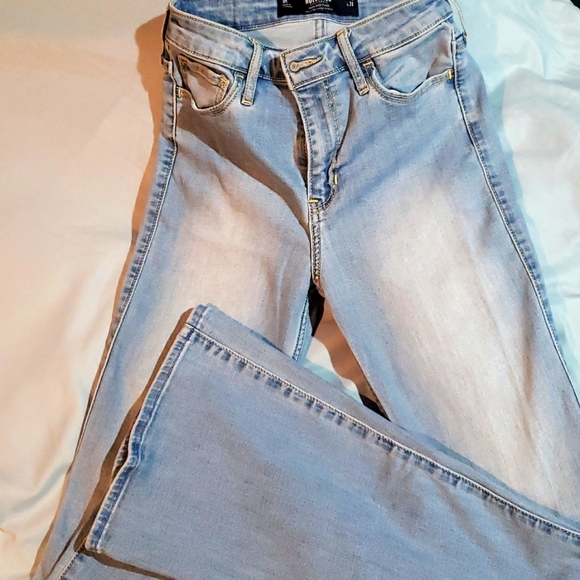 NWOT Hollister womens size 1r 25w 31L bell bottoms - Picture 3 of 7
